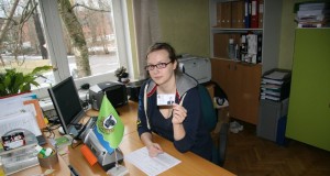 EJS väljastas esimese plastikkaardil jahitunnistuse