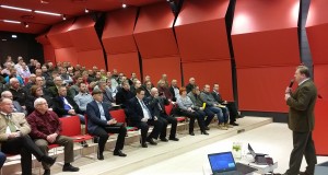 Eesti Jahimeeste Seltsi volikogu (täiendatud piltidega) Volinike koosolek 14. aprillil 2015. Tallinna Loomaaia konverentsikeskuses