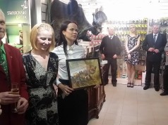 Anome avas eksklusiivse relvabutiigi