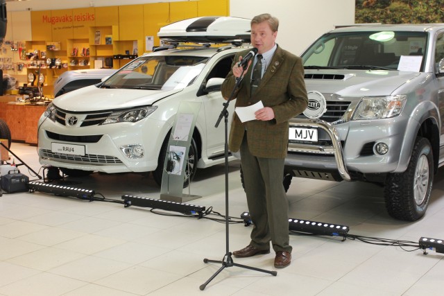 IMG_4795a President avab trofeenäitust