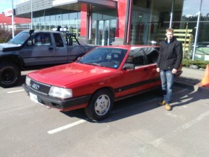 Eripärase jahiautoga (Audi 100 c3) kolmanda koha saanud Tanel Tuulmees.
