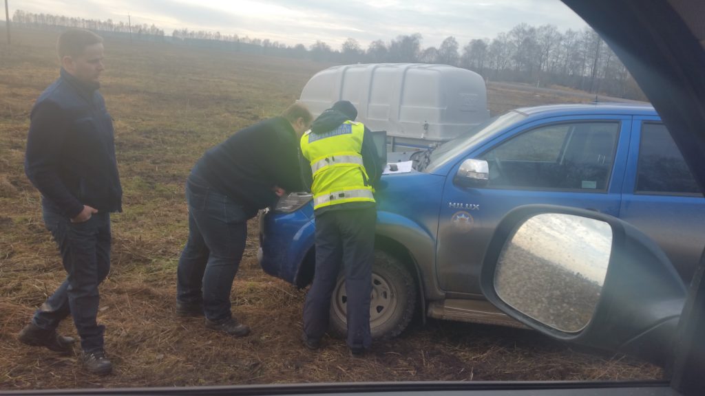 Keskkonnainspektsioon osalejate dokumente kontrollimas