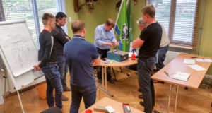 Jahimehed õppisid jahinuge teritama