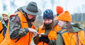 Jahinaised hiilisid põdraradadel