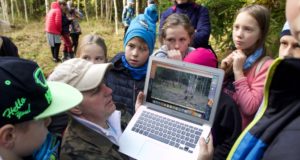 VIDEO: kuidas koolilapsed metsa rajakaamerat paigutasid