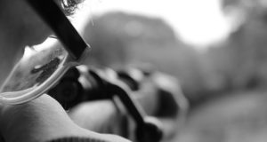 Külarahvas hirmul: kas metsas laipa peita aidanud mees luusib ikka püssiga ringi?