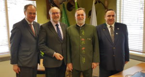 Saksamaa suursaadik ja Bundestagi liige väisasid jahimehi