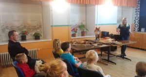 Naiskütt käis lastele ulukeid tutvustamas