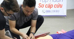 Esmaabikoolitus relvaeksamiks valmistujale