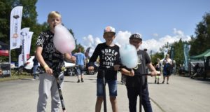 GALERII: Jahimeeste kokkutuleku melu laagris jm