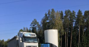 Põlva jahimehed paigaldasid uluki valgustõkke reflektoreid