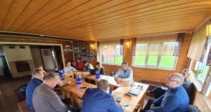 Kaius toimus seakatkualane erakorraline koosolek