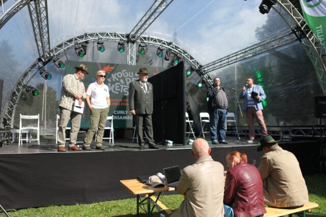 kogu pere metsapäev