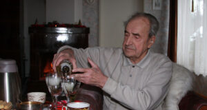 Külas Heino Kasesalul Majaperemees Heino Kasesalu