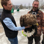 Võnnu jahimees Jüri Kondratjev andis patsiendi üle dr Leivits’ale