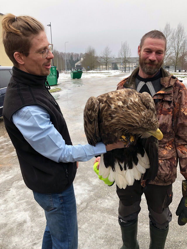 Võnnu jahimees Jüri Kondratjev andis patsiendi üle dr Leivits'ale