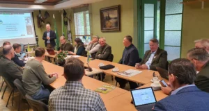 Juhatuse maikuu koosolekul käis külas Erametsaliidu esindaja