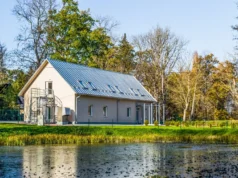 Saadaval on veel mõned majutuskohad Kamari lähedal